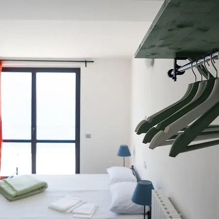 Lake Como Beach Hostel Ostello *