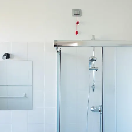 Hostel Lake Como Beach Hostel Domaso