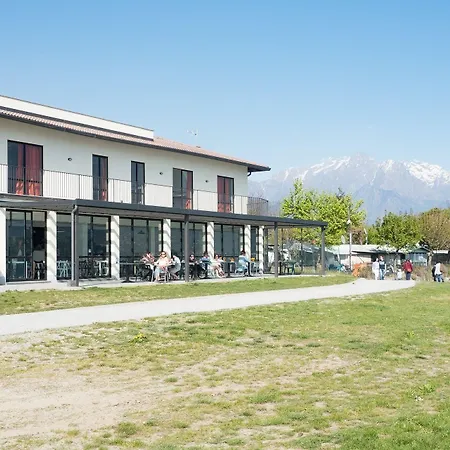 Lake Como Beach Hostel * دومازو