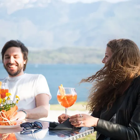 بيت شباب Lake Como Beach Hostel دومازو