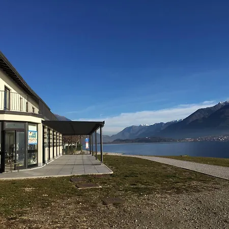 بيت شباب Lake Como Beach Hostel