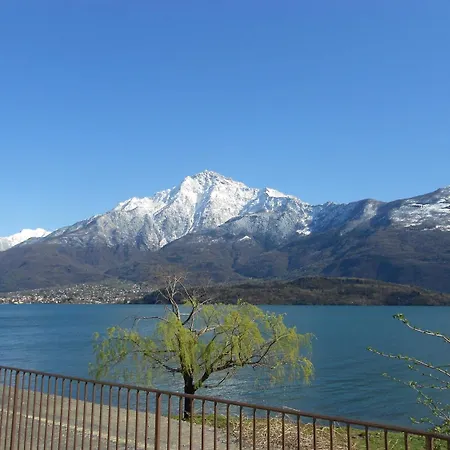 بيت شباب Lake Como Beach Hostel دومازو