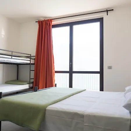 Lake Como Beach Hostel * Domaso