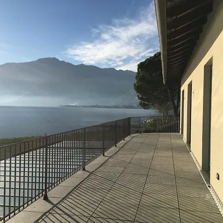 Lake Como Beach Hostel دومازو