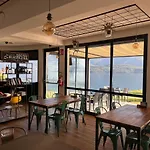 بيت شباب Lake Como Beach Hostel