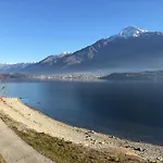 Lake Como Beach Hostel بيت شباب
