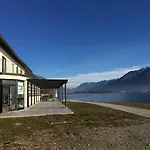 بيت شباب Lake Como Beach Hostel