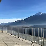 Lake Como Beach Hostel بيت شباب