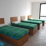 Lake Como Beach Hostel بيت شباب *