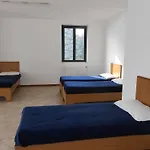Lake Como Beach Hostel بيت شباب
