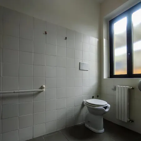Lake Como Beach Hostel 호스텔 도마소