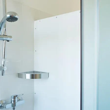 Lake Como Beach Hostel 호스텔