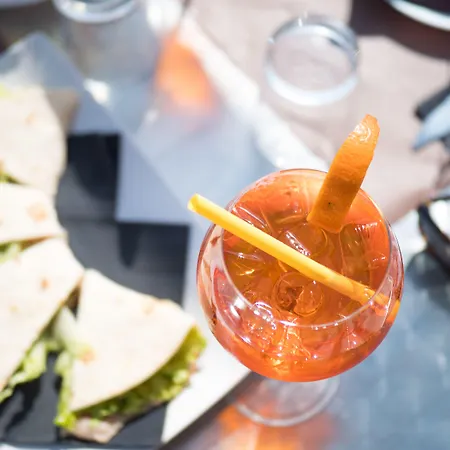 Lake Como Beach Hostel 호스텔 *