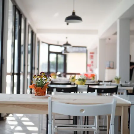 Lake Como Beach Hostel * Domaso