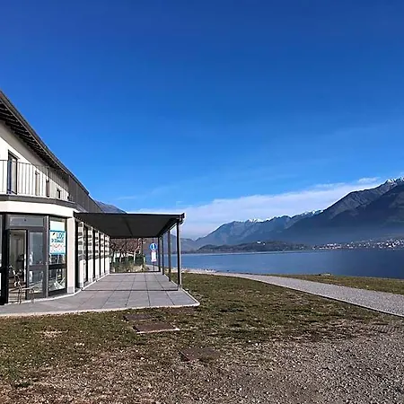 Lake Como Beach Hostel 호스텔 *