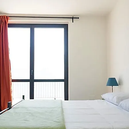 Lake Como Beach Hostel 호스텔