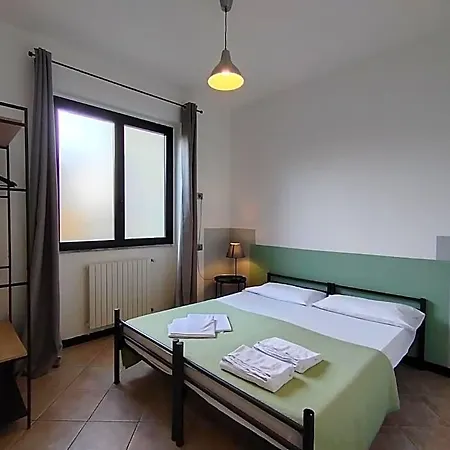 Lake Como Beach Hostel 호스텔 도마소