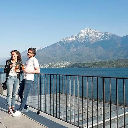 Lake Como Beach Hostel * 도마소