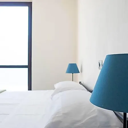 Lake Como Beach Hostel * 도마소