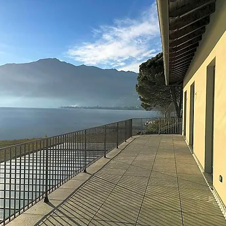 Lake Como Beach Hostel 호스텔 *