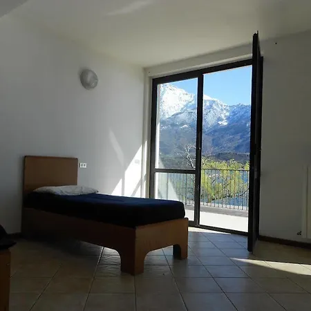 Lake Como Beach Hostel Hostel Domaso