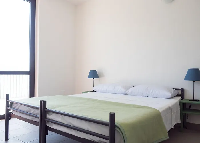 Lake Como Beach Hostel Домазо