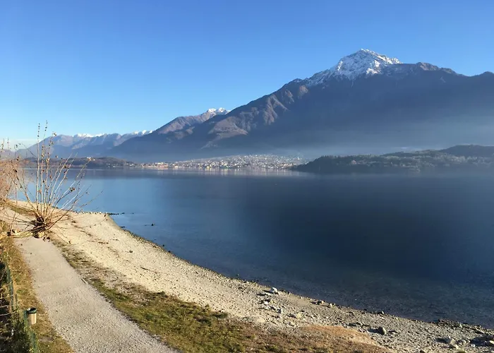 Lake Como Beach Hostel Хостел