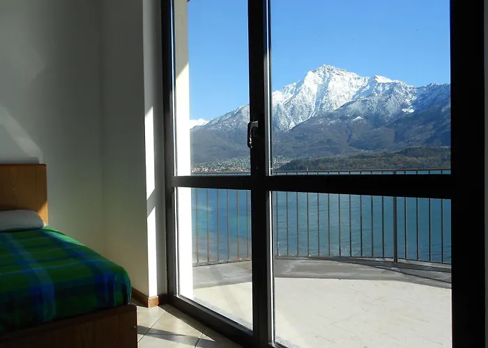 Хостел Lake Como Beach Hostel Домазо