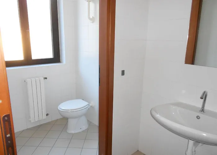 Lake Como Beach Hostel Хостел Домазо