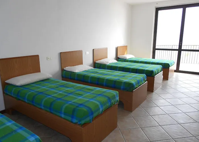 Lake Como Beach Hostel 호스텔 *