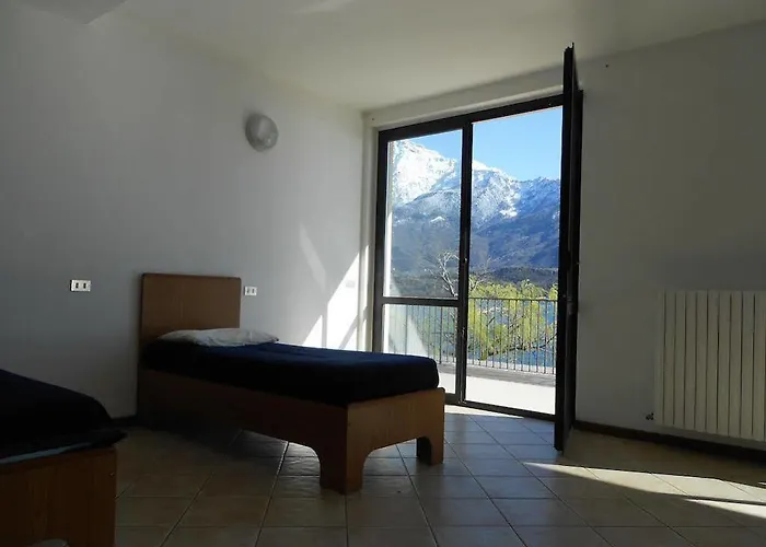 Lake Como Beach Hostel 호스텔 도마소