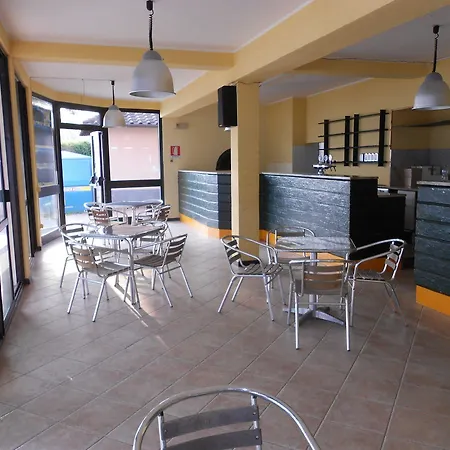 Lake Como Beach Hostel Domaso