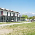 Lake Como Beach Hostel * Domaso